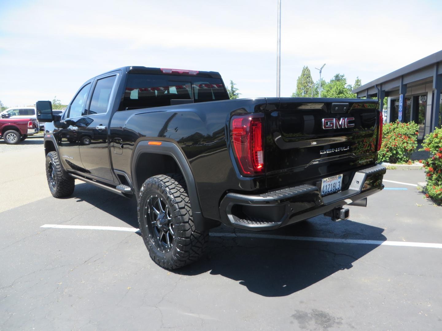 2022 BLACK /BLACK GMC Sierra 2500HD Denali Crew Cab 4WD (1GT49REY0NF) with an 6.6L V8 OHV 16 DIESEL engine, 6A transmission, located at 2630 Grass Valley Highway, Auburn, CA, 95603, (530) 508-5100, 38.937893, -121.095482 - Features a BDS 3" suspension system with Fox shocks, 20" Fuel Maverick wheels, and 35" Nitto Ridge Grappler tires. - Photo#6